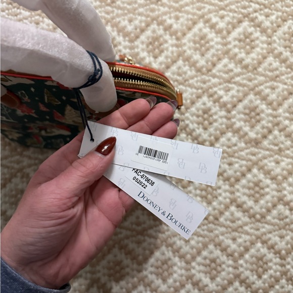 Dooney & Bourke Disney Mickey Minnie Christmas Festive Print purse - Picture 5 of 5